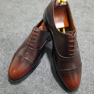 Handcrafted Brown Leather Oxford Dress Shoes - Men&#39;s Classic Formal Brogue Shoes - Premium Quality Business Footwear