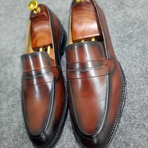 Handcrafted Brown Leather Penny Loafers: Classic Men&#39;s Dress Shoes