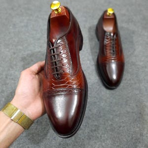 Handmade Brown Leather Oxford Shoes - Men&#39;s Premium Snake Pattern Dress Shoes with Cap Toe Design - Luxury Formal Footwear