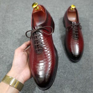 Handmade Brown Leather Oxford Shoes - Men&#39;s Premium Snake Pattern Dress Shoes with Cap Toe Design - Luxury Formal Footwear
