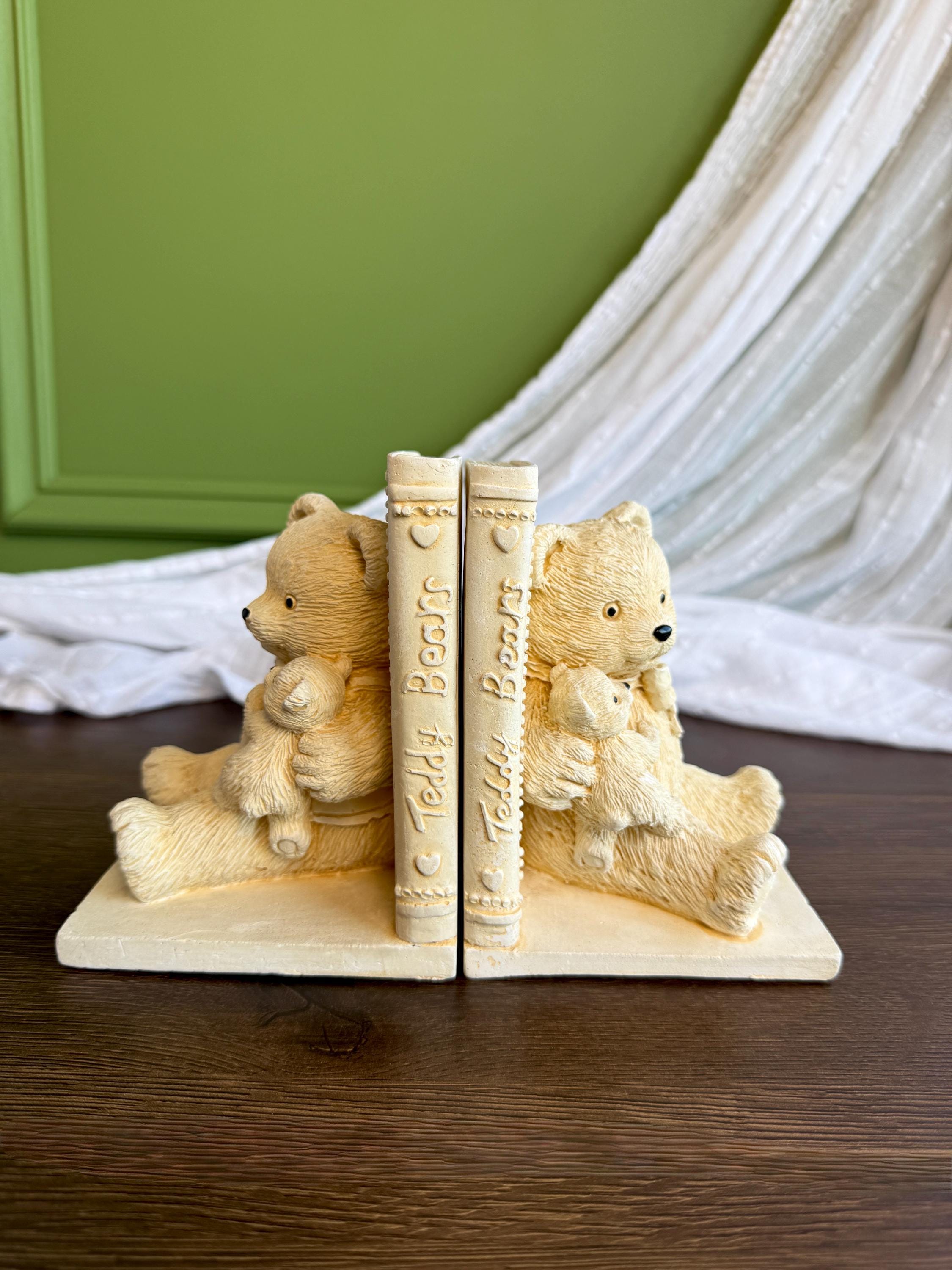 Teddy bear bookends