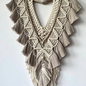 Makramee-Wandbehang | Boho Tapisserie Treibholz | Neutral Fibre Art | Handgemachte rustikale Wanddekoration | Natürlicher Cotton Home Akzent