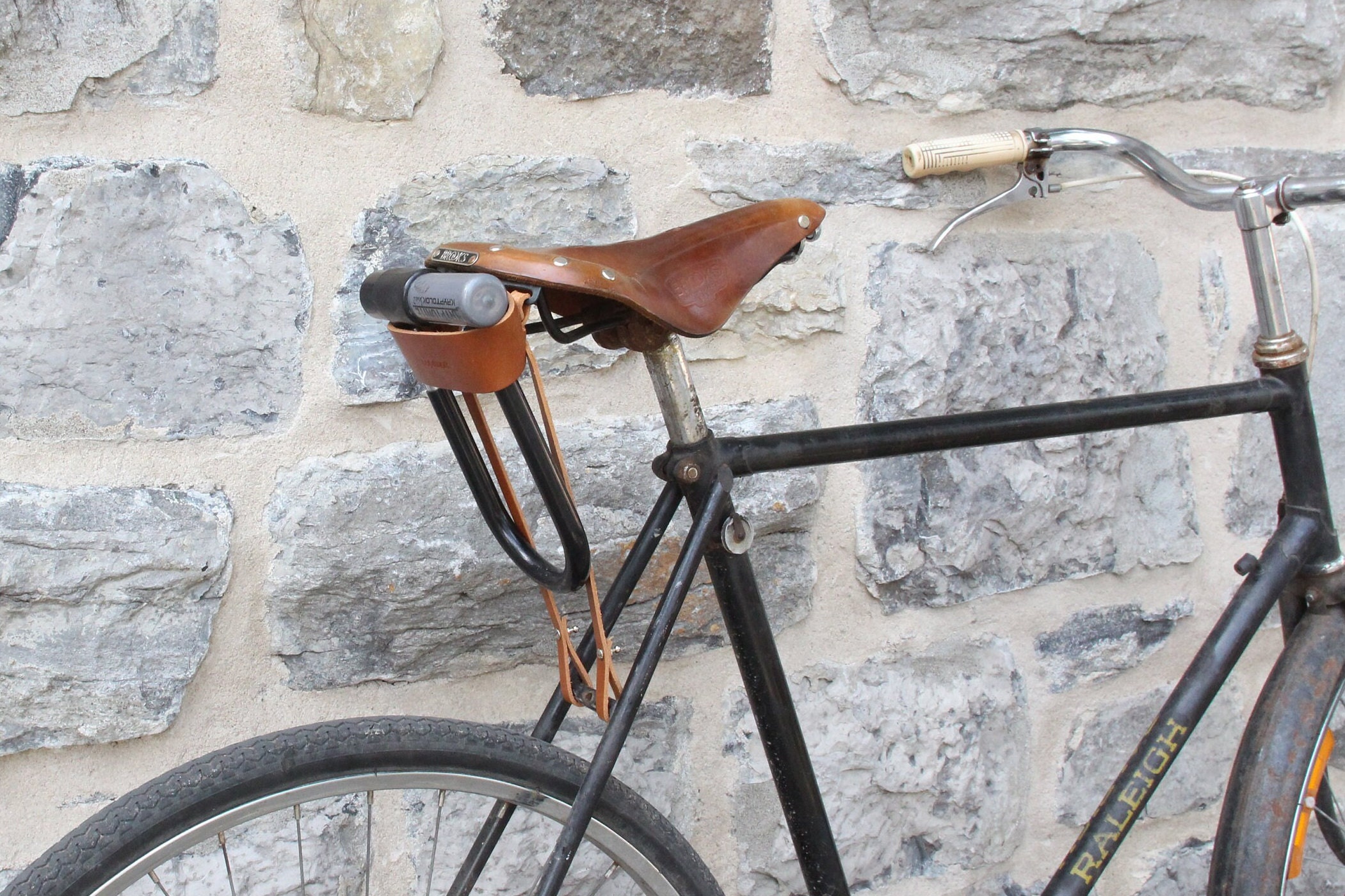 U lock Holster for Kryptonite Bicycle Locks Leather D lock Holder for a More Quiet Bike Rides Etsy