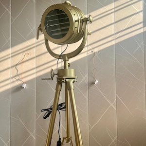Lampadaire Trépied Royal Spotlight Nautical – Acier, Style Marin, Réglable