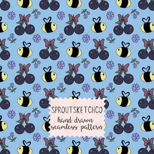 Pode incluir: Um padrão contínuo azul-claro com ilustrações repetidas de cerejas roxo-escuras com laços castanhos, abelhões amarelos e pretos e pequenas flores roxas. O texto diz SPROUTSKETCHCO hand drawn seamless pattern.
