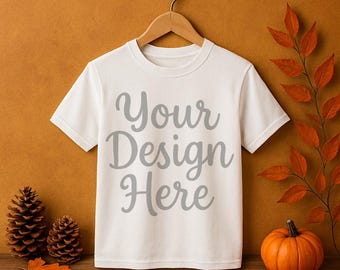 Höstvit T-shirt Mockup för barn eller dam, PNG-fil – Höstskjorta Mockup för platt lay för Canva, Procreate, Etsy-listningar. Stockfoto av stock-T-shirt