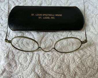 Vintage Wire Rimmed Oval Eye Glasses in Original Case St Louis Spectacle House