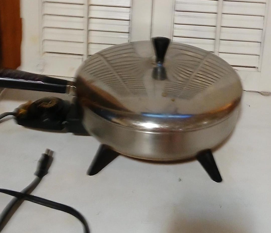 Vintage Farberware 10.5 Electric Skillet Fry Pan With Cord 300-A NYC
