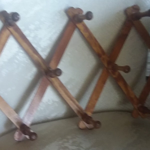 Estate Find Wood Accordion Hat/Tie/Scarf Cup Rack