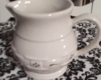 Longaberger 32oz.milk /water pitcher