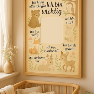 Könnte beinhalten: Ein gerahmter Druck mit einem hellen Holzrahmen mit Zeichentricktieren und deutschem Text. Zu den Tieren gehören ein Bär, ein Fuchs, eine Eule, ein Kaninchen und ein Reh. Der Text enthält Sätze wie "Ich bin wichtig" und "Ich bin mutig".