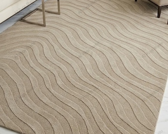 Beige vågmatta, handtuftad ullmatta, neutral modern matta