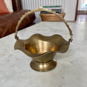 Vintage Brass Basket Bowl: Scalloped Edge, Swing Handle - Boho Decor