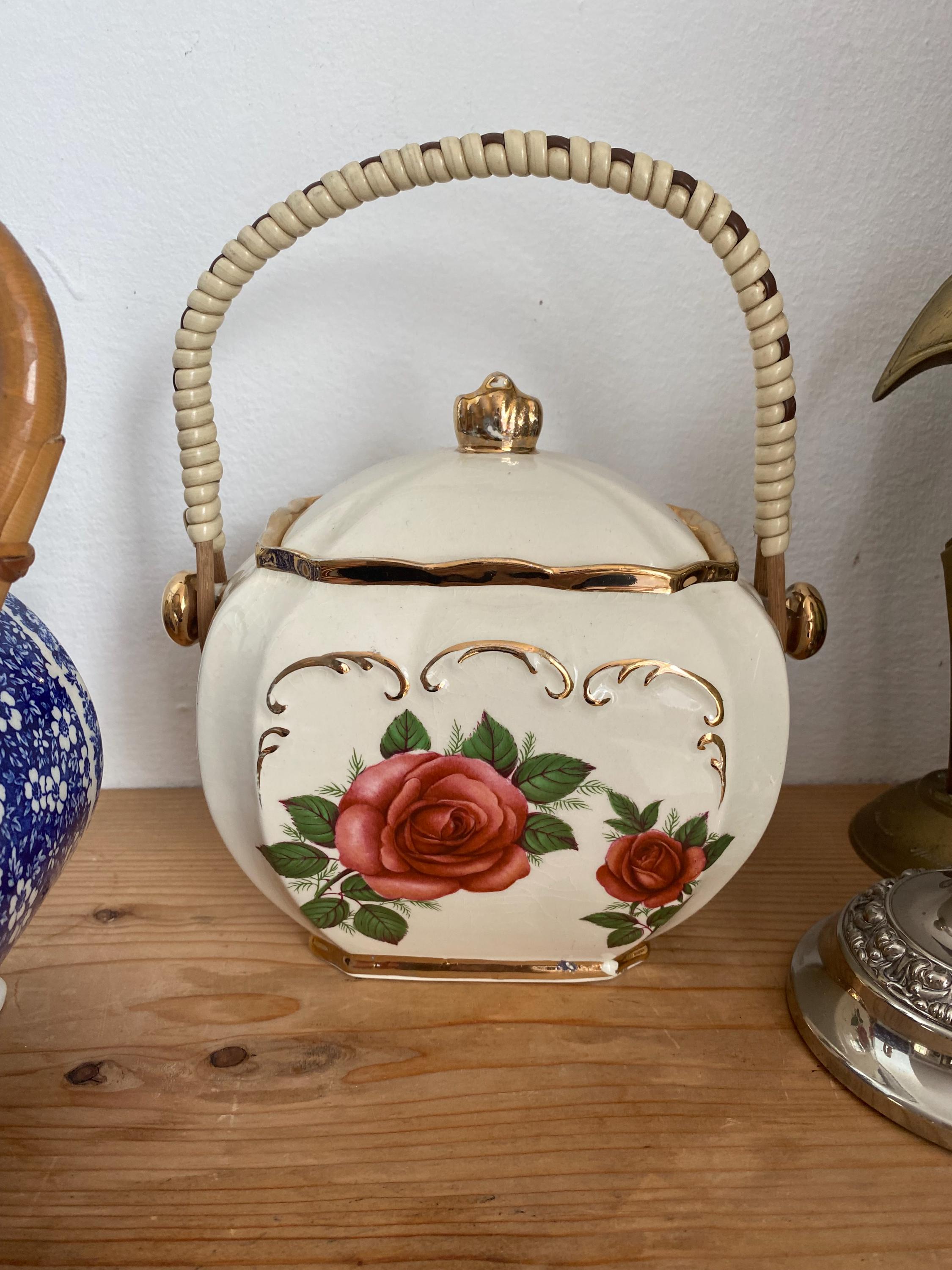 アンティーク ビスケットバレル Vintage Sadler Biscuit Barrel: Red Roses, Cream & Gold, Woven
