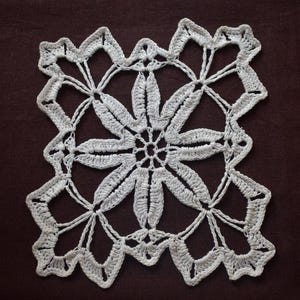 Flower Gerbera Crochet Doily Pattern – Lace Table Decor, Vintage Doily PDF, Chart + Written