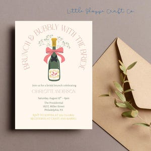 Pode incluir: Convite para um brunch nupcial com o texto "Brunch & Bubbly with the Bride". O convite apresenta uma ilustração de garrafa de champanhe com um laço rosa e detalhes florais. Inclui o nome da noiva, a data, a hora e o local.