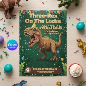 Puede incluir: Una invitación de fiesta de cumpleaños con un T-Rex de dibujos animados con gafas de sol y un gorro de fiesta. La invitación dice "Three-Rex On The Loose" e incluye el nombre "Jonathan" y los detalles de la fiesta. Dinosaurios de juguete y globos rodean la invitación.