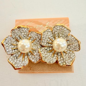 Pendientes vintage de perlas y diamantes de imitación de Kenneth Jay Lane, colección de alta costura de los años 60.