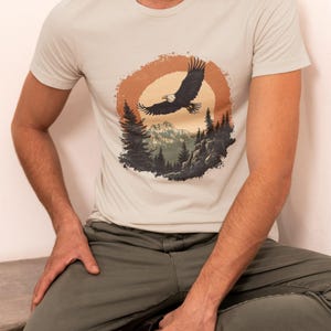 Vintage Bald Eagle T-Shirt | Retro Patriotic Gift for Nature Lovers, Hikers & Wildlife Fans