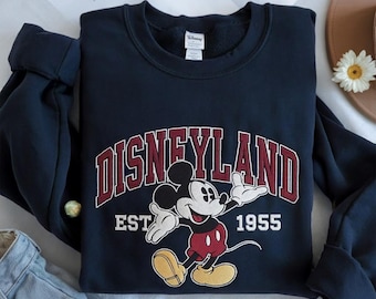 刺繍入りヴィンテージディズニーランド1955年設立スウェットシャツ、ミッキーマウススウェットシャツ、ディズニーワールドシャツ、ディズニー旅行シャツ、お揃いファミリーシャツ