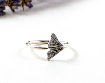 Dainty ginkgo ring - leaf ring - wrap around ring - adjustable ring - silver ginkgo jewelry - gift for her- ring under 50