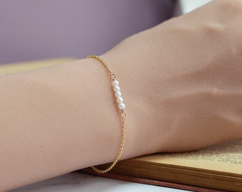 Dainty pearl bracelet - layering bracelet- tiny pearl bracelet - real pearl bracelet - dainty gold bracelet - gift for her under 50