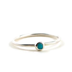Turquoise stacking ring stacking silver ring tiny turquoise ring kingman turquoise skinny ring minimalist ring gift under 30 immagine 1