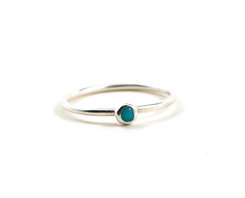 Turquoise stacking ring stacking silver ring tiny turquoise ring kingman turquoise skinny ring minimalist ring gift under 30 immagine 1