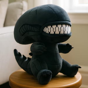Lindo peluche de extraterrestre xenomorfo de película: adorable muñeco de peluche suave de dibujos animados de ciencia ficción para niños o coleccionistas, ideal como regalo para decorar la habitación.