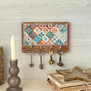 Llavero de pared con azulejos mediterráneos, estante de madera colorido, regalo de inauguración de casa