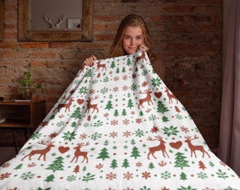Vintage Nordic Christmas Fleece Blanket: Reindeer & Evergreen Tree