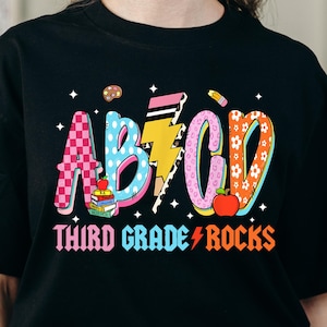 ABCD maternelle roches png, premier jour d'école png, rentrée scolaire à carreaux png, maternelle png, enseignant rock, chemise enseignant ABCD png