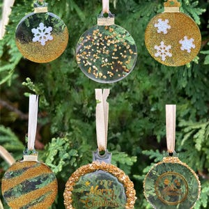 Handgemaakte gouden glitterhars kerstversieringen - sneeuwvlokkers, set van 6 of 12