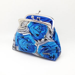 Blaue Rose Geldbörse Portemonnaie Kisslock Doppelmetallrahmen Geschenk für Frauen handgefertigt irisch graue Blumenmuster kleine Tasche Seide Handtaschenverschluss