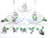 Chien de vin, amoureux de chien 10 vin breloques, perles vertes, vin dégustation Party, amoureux des animaux, chien, OS, patte breloques, pendentifs, verre à vin Tags, Dog Rescue