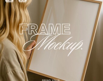 Op de afbeelding: Een rechthoekige houten frame-mockup met de witte woorden "FRAME Mockup" en de tekst "BRING YOUR DESIGNS TO LIFE" onderaan. Het frame wordt vastgehouden door een persoon met blond haar. De afbeelding bevat ook PSD- en JPG-bestandstype-pictogrammen.