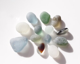 Collectors Seaglass - Collection of 13 Chunky Pebls and Bubbles of Sea Glass - E2295 -  from Seaham beach,  UK