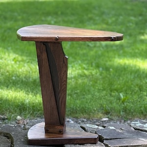 Handgemaakte driehoekige eiken tafel