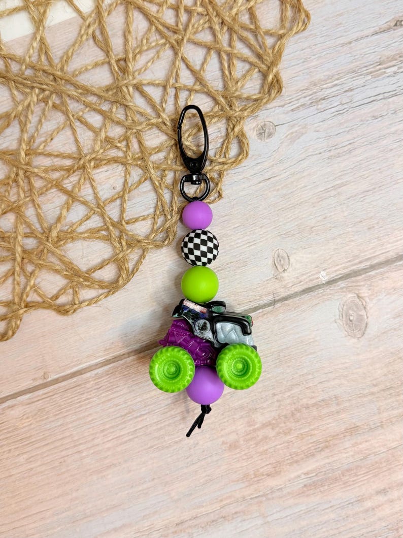 Portachiavi Grave Digger Mini Monster Jam / Portachiavi Monster Truck / Monster Jam / Clip per zaino / Tirazip / Ciondolo per borsa / Regalo di compleanno per bambini immagine 2