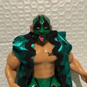 Mr. Iguana Lucha Libre Action Figure – Mexican Wrestler Collectible – Hand-Painted Wrestling Toy with Cap