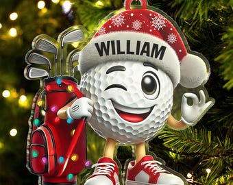 Puede incluir: Adorno navideño con un personaje de pelota de golf guiñando un ojo y con un gorro de Papá Noel con el nombre "WILLIAM". La pelota de golf sostiene una bolsa de golf roja con palos y lleva zapatillas rojas y blancas. El adorno está diseñado para colgar en un árbol de Navidad.