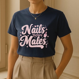 Camiseta &quot;Uñas antes que hombres&quot;: Regalo divertido para técnicos de uñas
