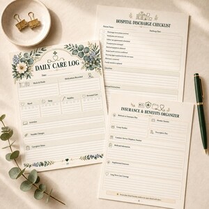 K&ouml;nnte beinhalten: Drei bedruckte Papierformulare mit den Titeln Daily Care Log, Hospital Discharge Checklist und Insurance & Benefits Organizer. Die Seiten zeigen florale Illustrationen in Blau und Gr&uuml;n, medizinische Symbole und linierte Bereiche f&uuml;r Notizen.