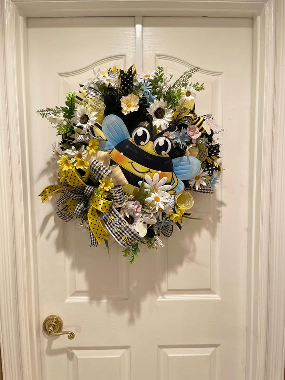 Bumblebee Daisy Wreath: Spring Summer Front Door Decor
