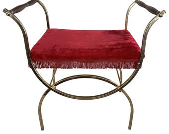 Asiento de tocador vintage de latón con flecos de terciopelo rojo, estilo Hollywood Regency de los años 70, Delta Metal