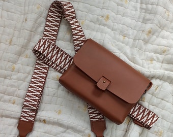 Small cognac brown shoulder bag or banana belt of your choice vegetable tanning made in France