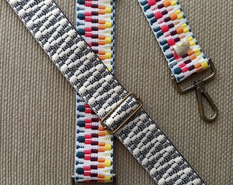 Adjustable geometric pattern handle with two carabiners in your choice of colors