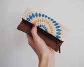 Pochette carrée biface pliable faux suède motif dreamcatcher géométrique peint à la main motif ethnique