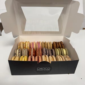 Handcrafted Macaron Variety Pack – 24 Delicious Flavors – Elegant Gift Box
