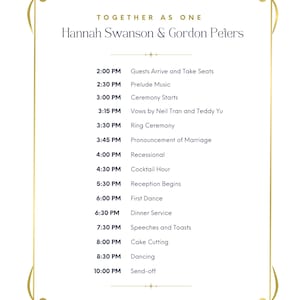 Puede incluir: Un programa de boda con un borde dorado. El texto dice "TOGETHER AS ONE" sobre los nombres "Hannah Swanson & Gordon Peters". El programa incluye horarios para la ceremonia, la recepción y el baile.